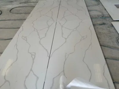 La migliore lastra in pietra di quarzo artificiale effetto marmo Statuario Calacatta (221130